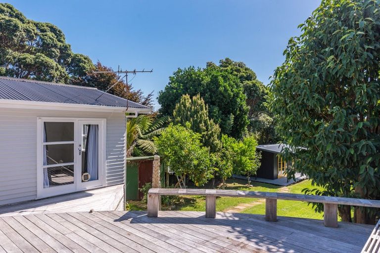 Photo of property in 50 Winara Avenue, Waikanae, 5036