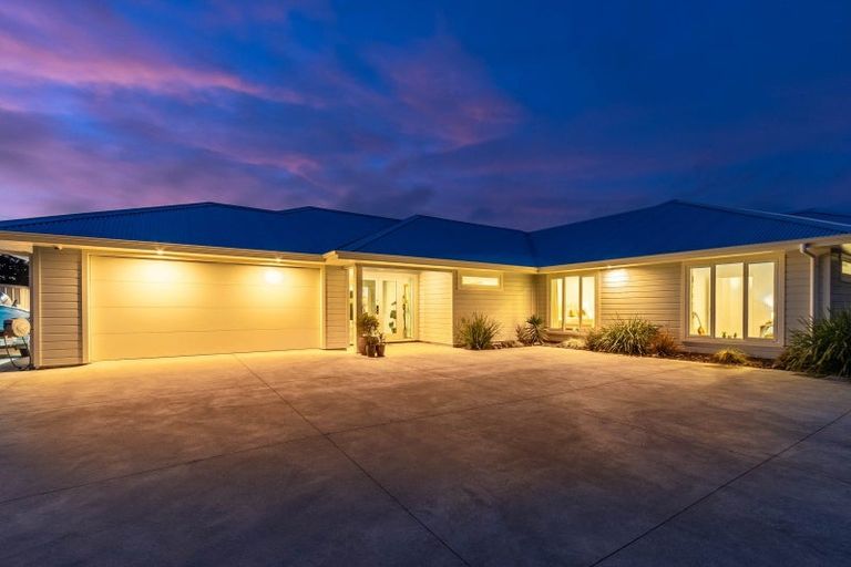 Photo of property in 32a Titoki Road, Waikanae Beach, Waikanae, 5036