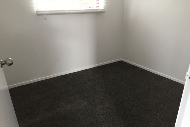 Photo of property in 2/2 Applewood Drive, Henderson, Auckland, 0612