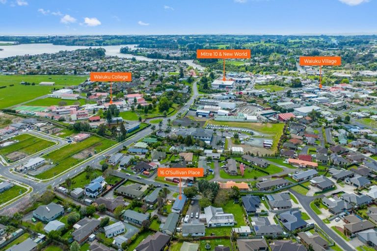 Photo of property in 16 O'sullivan Place, Waiuku, 2123