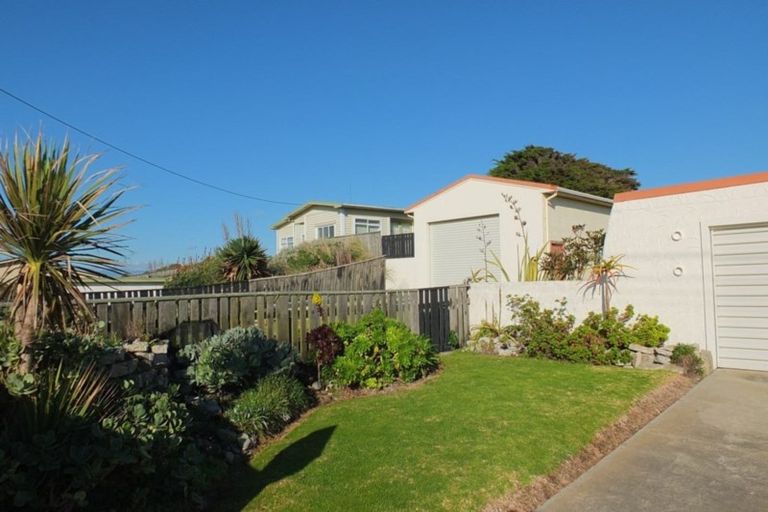 Photo of property in 31 Marine Parade South, Foxton Beach, Foxton, 4815