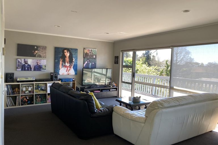 Photo of property in 1/55a West Lynn Road, Titirangi, Auckland, 0604