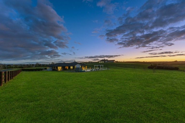 Photo of property in 1 Fernbird Grove, Kerikeri, 0294