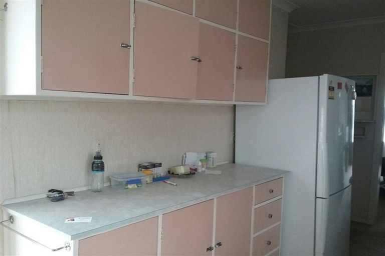 Photo of property in 34 Queenwood Road, Levin, 5510