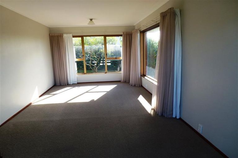 Photo of property in 3 Manhattan Heights, Glendene, Auckland, 0602