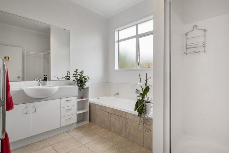 Photo of property in 8 Driftwood Drive, Red Beach, 0932