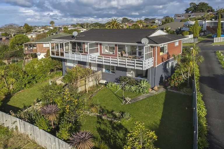 Photo of property in 18a Tower Hill, Stanmore Bay, Whangaparaoa, 0930