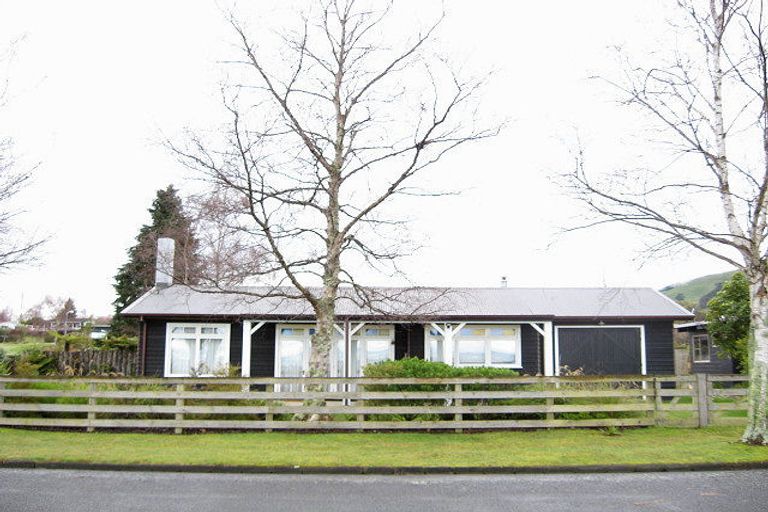 Photo of property in 8 Kinloch Esplanade, Kinloch, Taupo, 3377