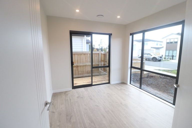 Photo of property in 16 Thomas Rielly Avenue, Hobsonville, Auckland, 0616