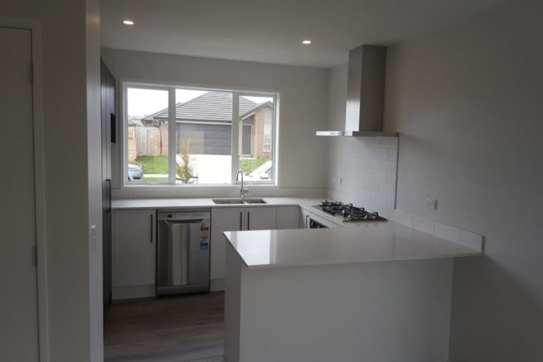 Photo of property in 16 Perla Road, Pukekohe, 2120