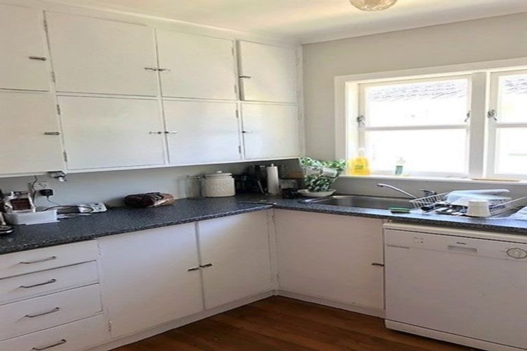 Photo of property in 29 Bancroft Terrace, Newlands, Wellington, 6037