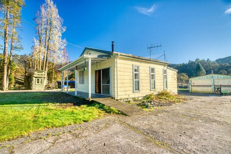 Photo of property in 142 Roa Road, Blackball, 7804