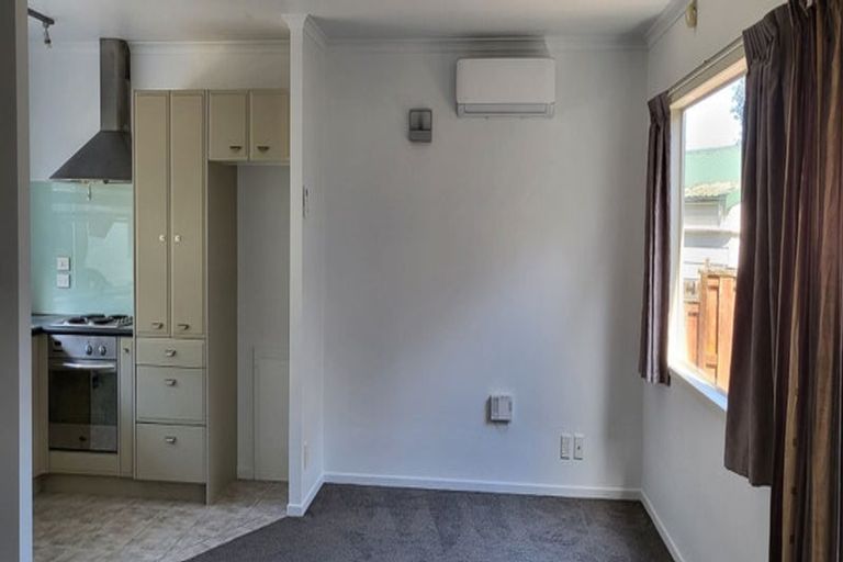 Photo of property in 14 Woodstock Road, Forrest Hill, Auckland, 0620