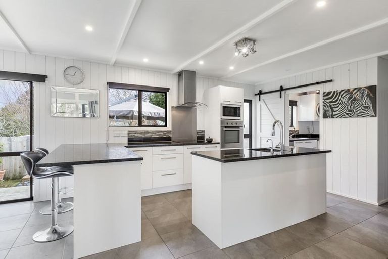 Photo of property in 1 Gails Drive, Okura, Auckland, 0792