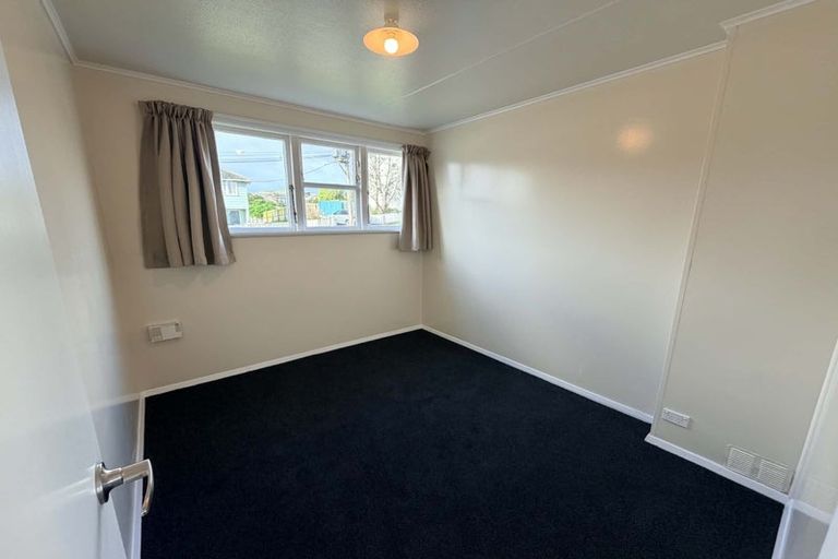 Photo of property in 3-5 York Place, Cannons Creek, Porirua, 5024
