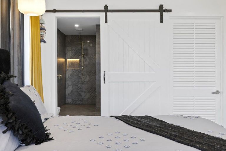 Photo of property in 5 Grandview Lane, Acacia Bay, 3385