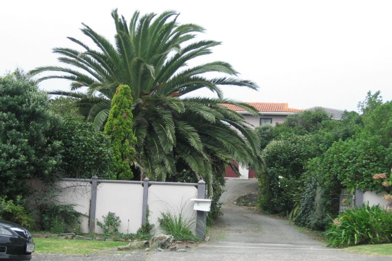 Photo of property in 5 Howell Road, Paraparaumu Beach, Paraparaumu, 5032