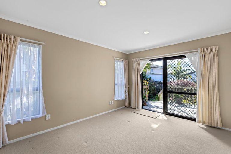 Photo of property in 43 Riverstone Road, Te Atatu Peninsula, Auckland, 0610