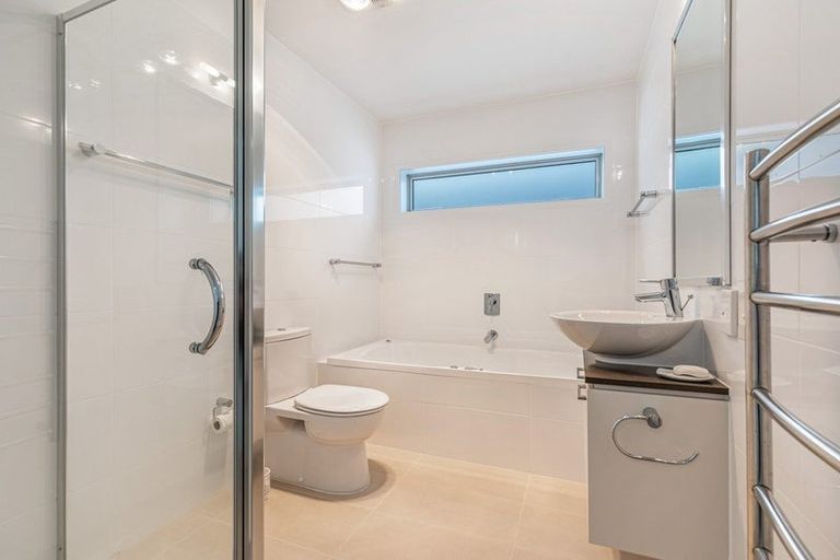 Photo of property in 18 Kensington Drive, Orewa, 0931