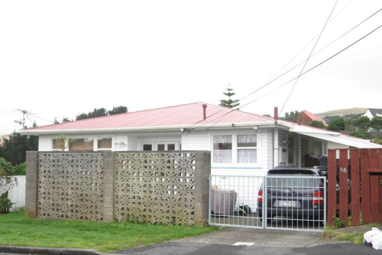 Photo of property in 38 Oswald Crescent, Paparangi, Wellington, 6037