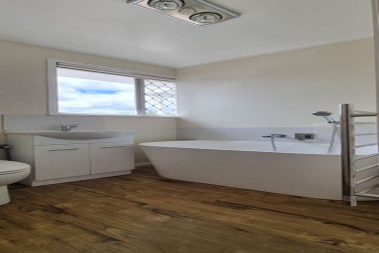 Photo of property in 31 Normanton Street, Glenfield, Auckland, 0629