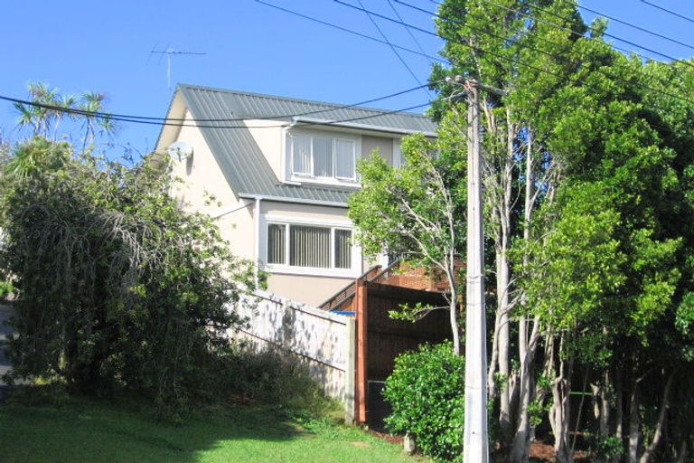 Photo of property in 6a Seymour Road, Sunnyvale, Auckland, 0612