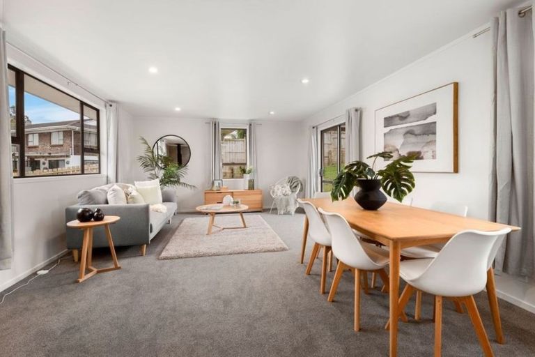 Photo of property in 15 Woodhouse Place, West Harbour, Auckland, 0618