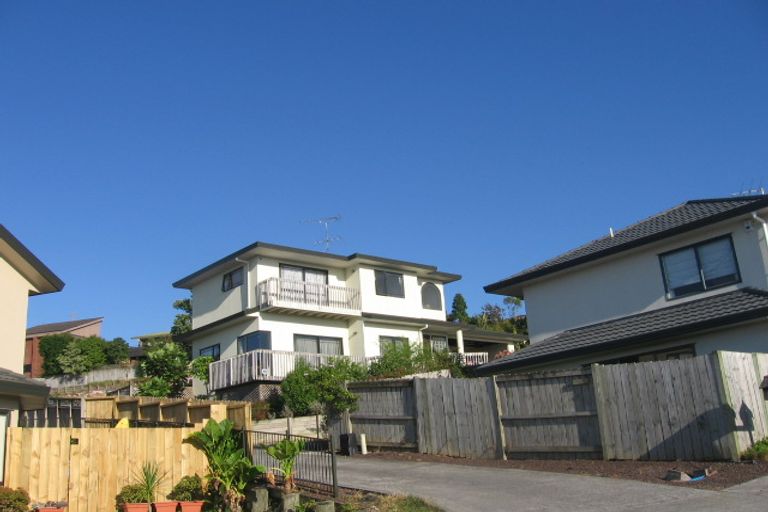 Photo of property in 1/11 Mossop Rise, Glenfield, Auckland, 0629