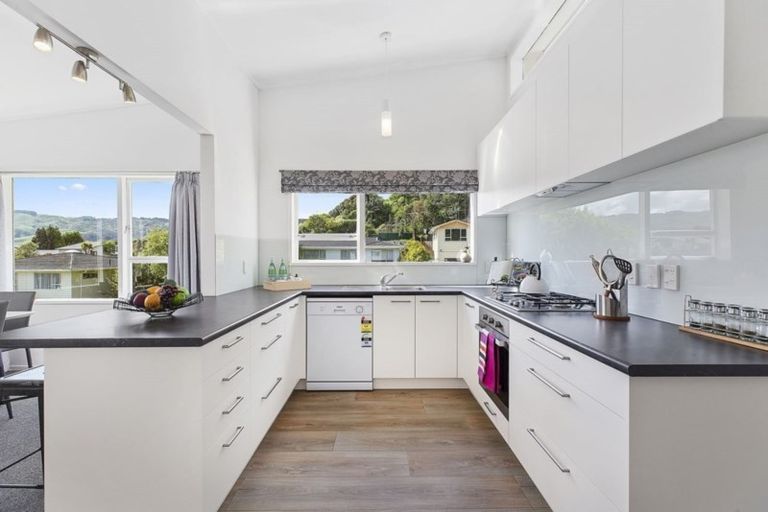 Photo of property in 6 Saint Annes Square, Tawa, Wellington, 5028