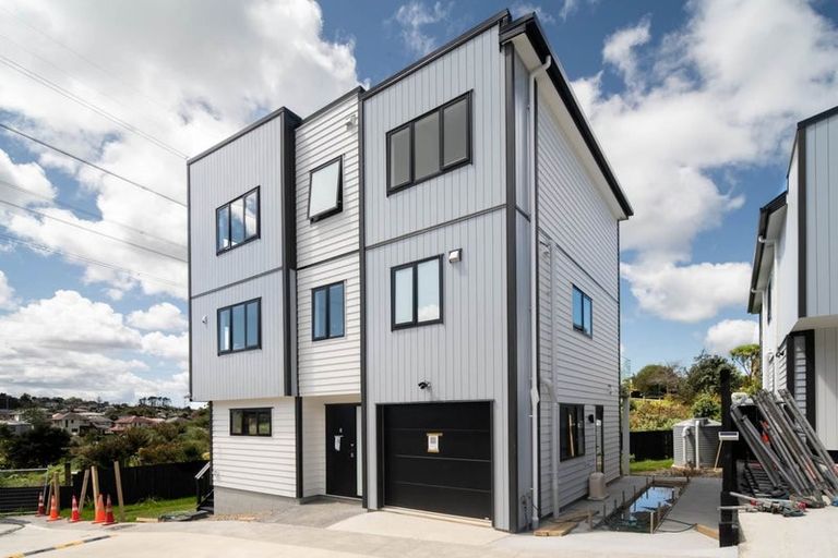 Photo of property in 5 Liban Place, Massey, Auckland, 0614