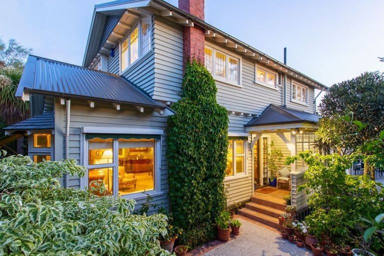 Photo of property in 82 Hackthorne Road, Cashmere, Christchurch, 8022