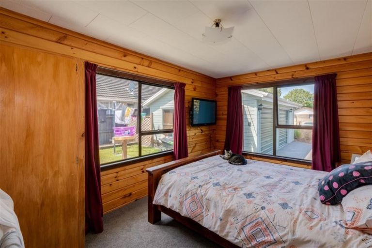 Photo of property in 6 Tracy Place, Redwood, Christchurch, 8051