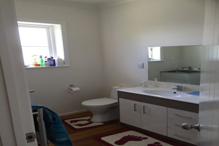 Photo of property in 3155 Great North Road, New Lynn, Auckland, 0600