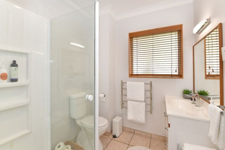 Photo of property in 168 Lakeside Drive, Orewa, 0931