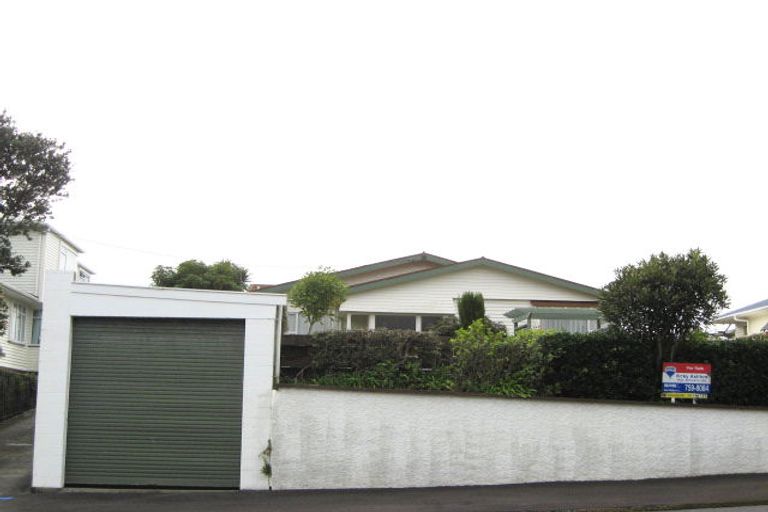 Photo of property in 22 Birdwood Avenue, Moturoa, New Plymouth, 4310