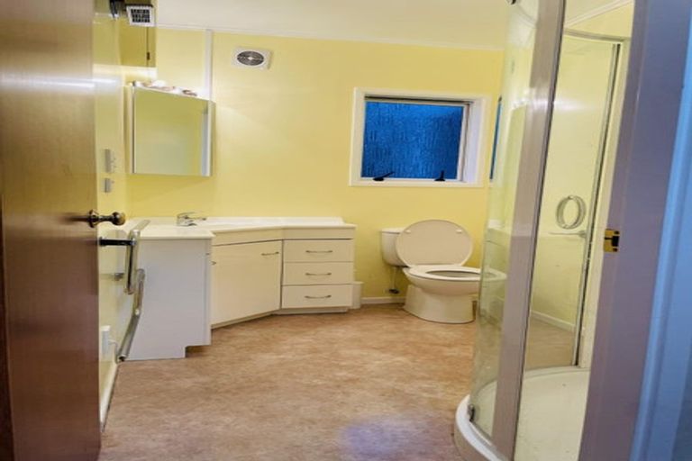 Photo of property in 11 Ridd Crescent, Karori, Wellington, 6012