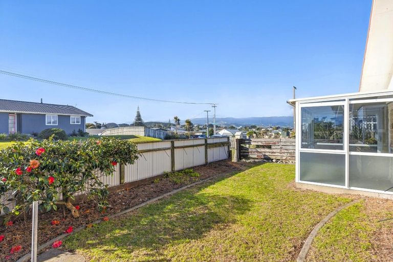 Photo of property in 5 Karaka Street, Otaki Beach, Otaki, 5512