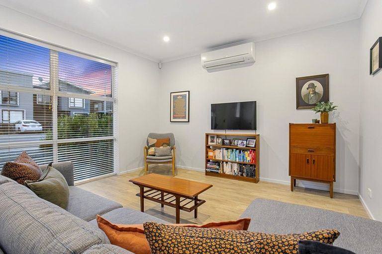 Photo of property in 21 Spotted Dove Road, Hobsonville, Auckland, 0616