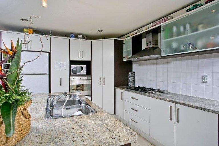 Photo of property in 14c Baulcomb Parade, Windsor Park, Auckland, 0632