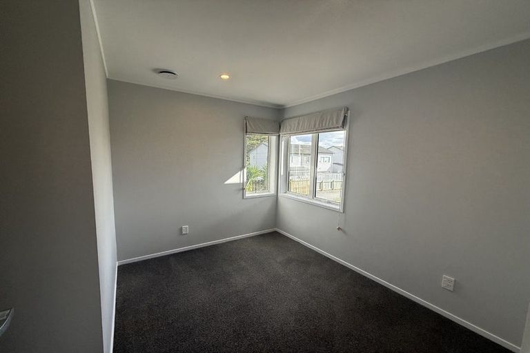 Photo of property in 1/324 Swanson Road, Henderson, Auckland, 0610