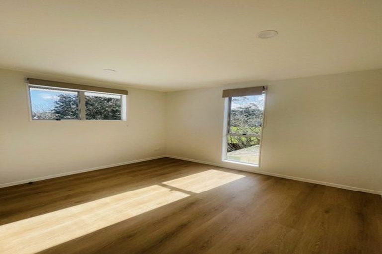 Photo of property in 3 St Margaret Place, West Harbour, Auckland, 0618