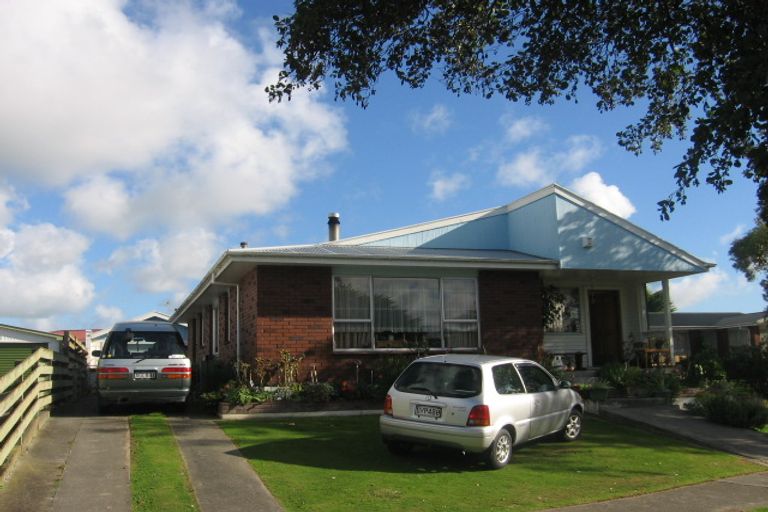 Photo of property in 58 Halswell Crescent, Westbrook, Palmerston North, 4412