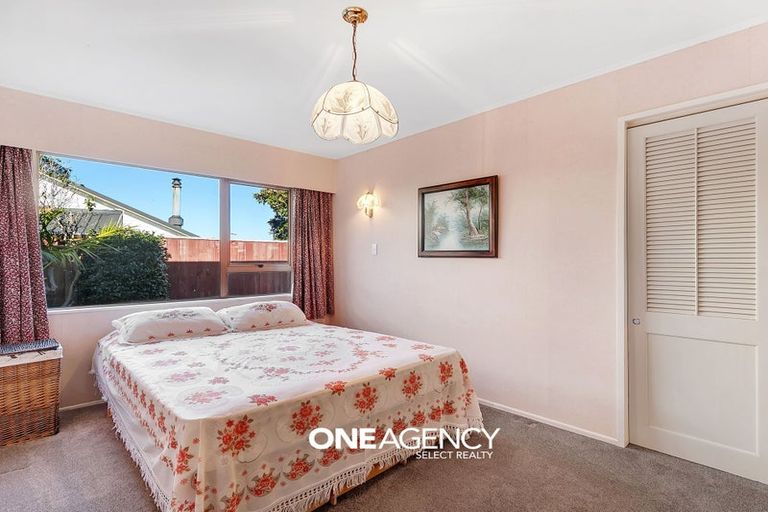 Photo of property in 85 Gloaming Hill, Titahi Bay, Porirua, 5022