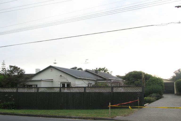 Photo of property in 49 Waimea Road, Waikanae Beach, Waikanae, 5036