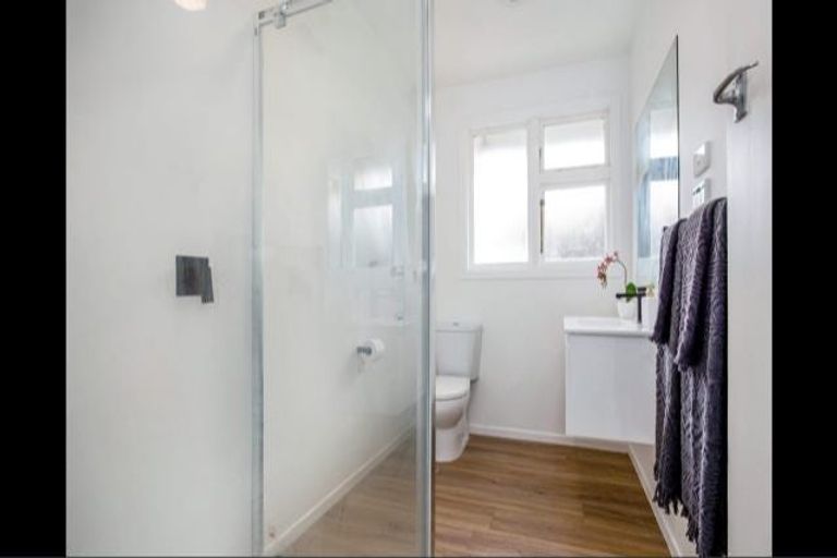 Photo of property in 2/111 Aikmans Road, Merivale, Christchurch, 8014