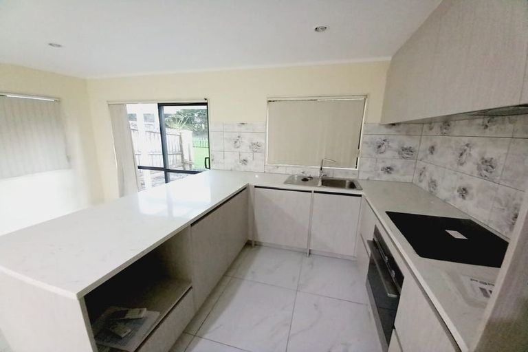 Photo of property in 19/8 Margan Avenue, New Lynn, Auckland, 0600