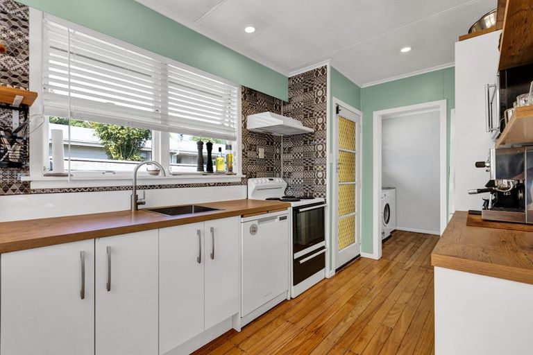 Photo of property in 28 Old South Road, Okato, 4335