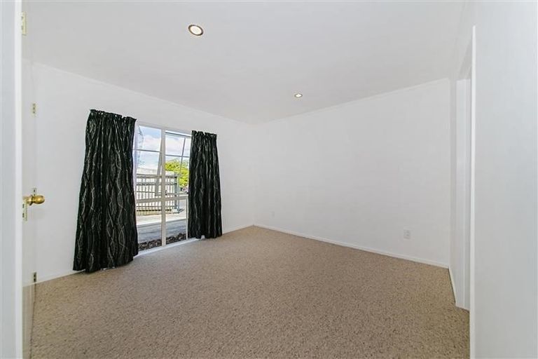 Photo of property in 1 Jacinta Grove, Swanson, Auckland, 0612