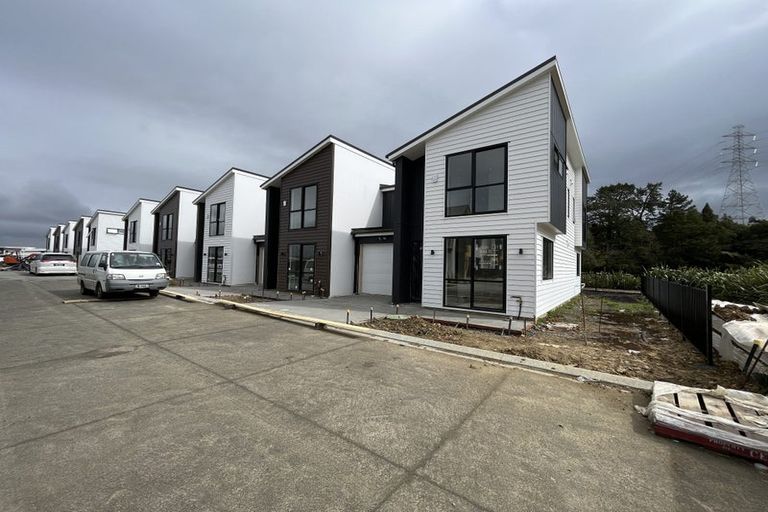 Photo of property in 1 Whawhaki Lane, Kumeu, 0810