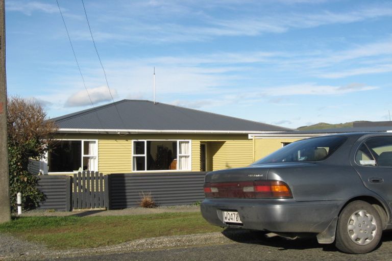 Photo of property in 23 Osborne Street, Riverton/aparima, Riverton, 9822